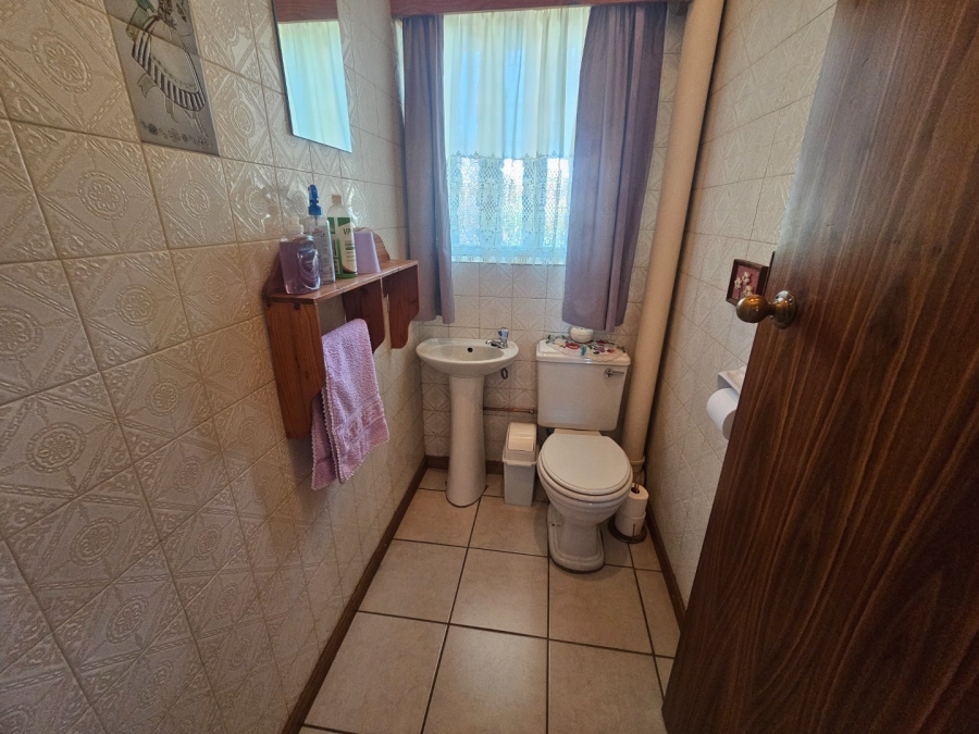 5 Bedroom Property for Sale in Panorama Free State